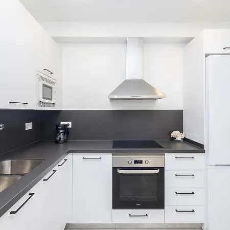 3br Workfriendly - Sea & Port Views - Beach Apartment *