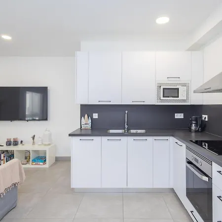 Apartment 3br Workfriendly - Sea & Port Views - Beach *
